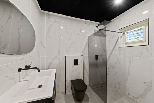 Mahaai - Apartment Complex with Pool and Rental Income