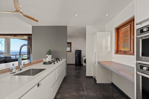 Cas Abao – Moderne 5-Slaapkamer Villa met Zeezicht