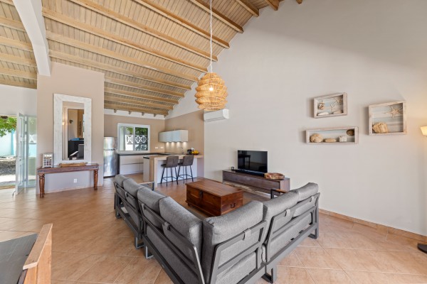 Spacious furnished 2-bedroom bungalow in Blue Bay 