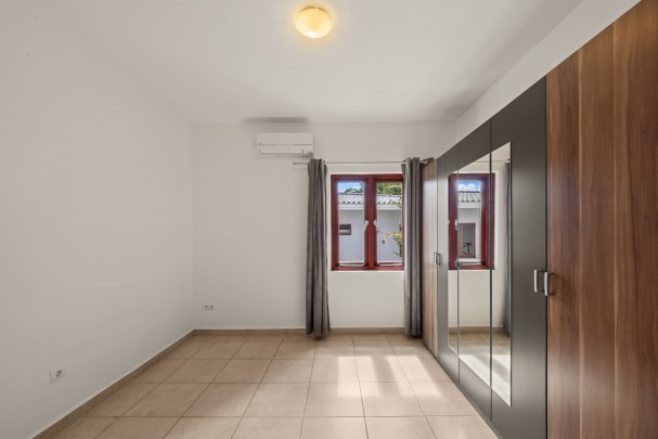 Spacious 2-bedroom apartment with large terrace in Cocolora