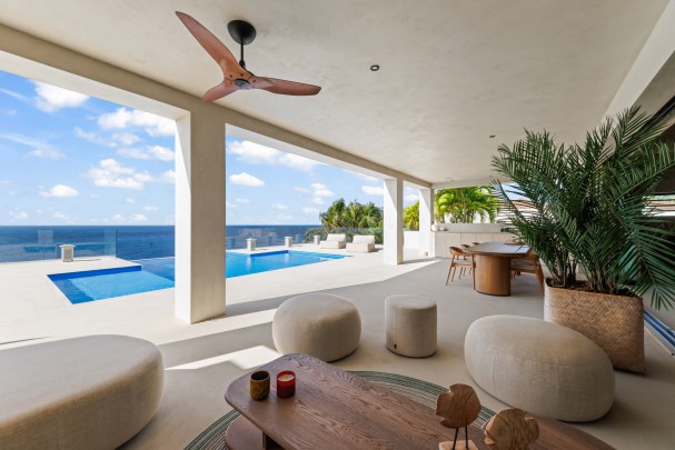 Blue Bay &ndash; Spectaculaire klif villa op exclusieve B-sectie   