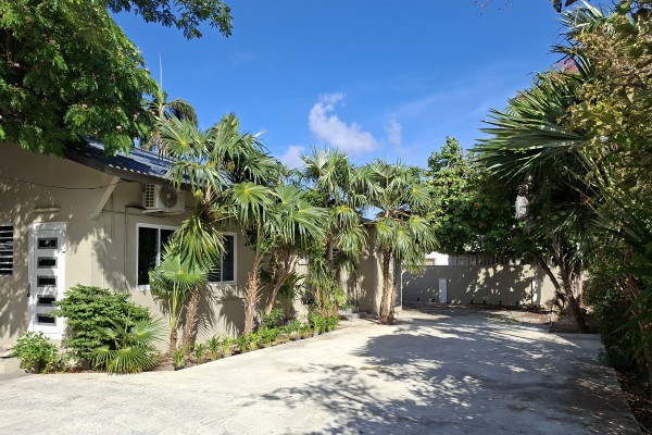 Cas Coraweg 131 – Spacious Lot with Great Potential in Prime Location