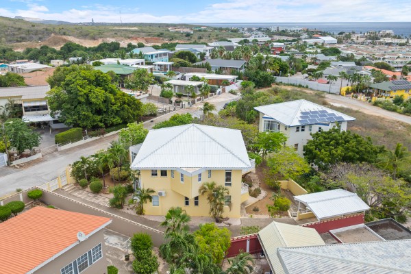  Ruime woning met zeezicht op centrale locatie nabij Mambo Beach