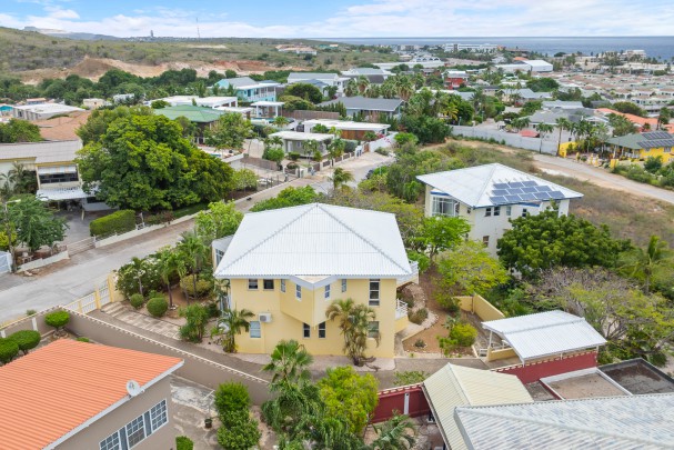 Spacious home with ocean view in central location near Mambo Beach