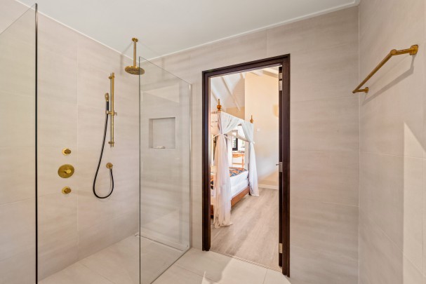 Blue Bay &ndash; Tropische villa met prachtig uitzicht 