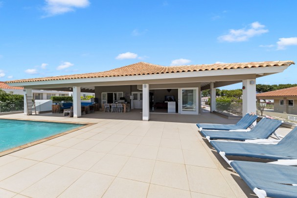 Blue Bay BO 4 &ndash; Elegant villa with unique views over the golf course