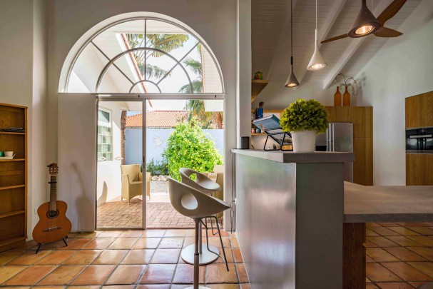 BlueBay O-35 &ndash; Ruim en sfeervol huis met appartement en zwembad