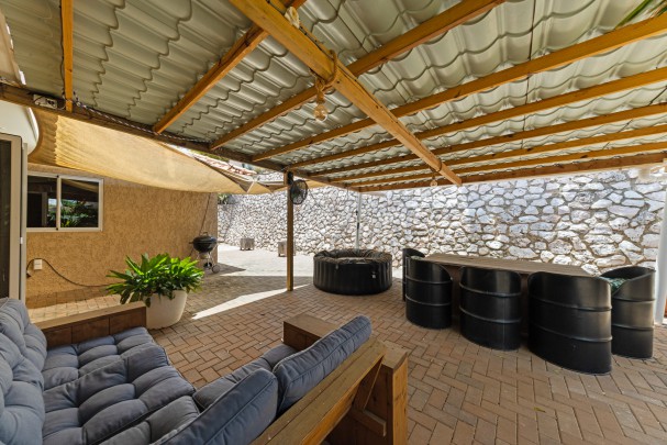 Sun Valley - Modern Detached Home with Garage on Spacious Lot