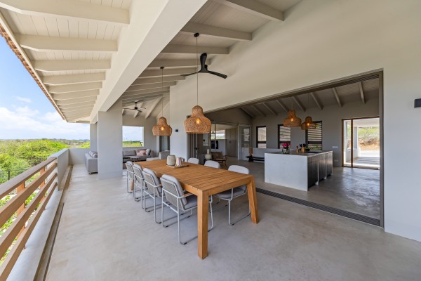 Luxury Villa with 4 Bedrooms, Pool & Guest Suite in Blue Bay