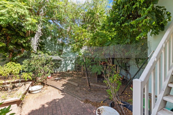 Otrobanda - Spacious monumental townhouse with city garden and parking