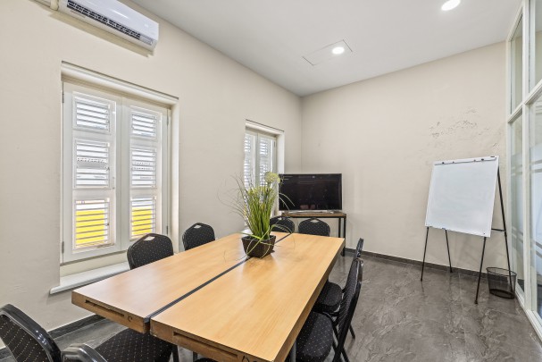 Stylish 10-Office Business Center in Historic Otrobanda