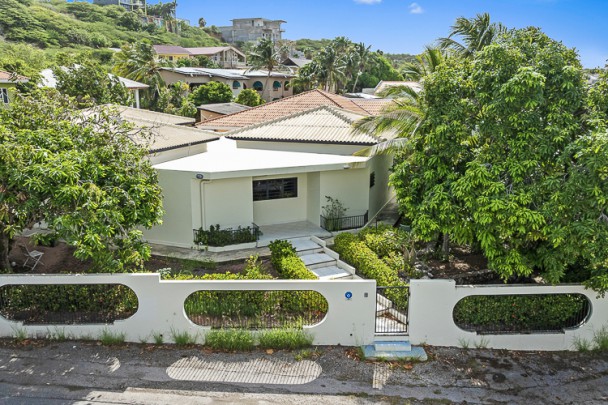 Spacious 3-bedroom villa in quiet residential area