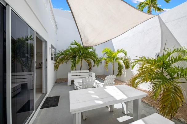 Champartments - Luxury group resort white villa on Curaçao 