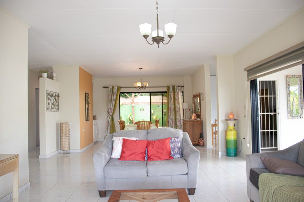 Charmant 3-Slaapkamer Huis met Tuin & Gastenappartement – Cerito