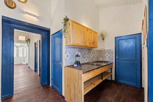 Fully operational student housing complex with 30 rooms for sale