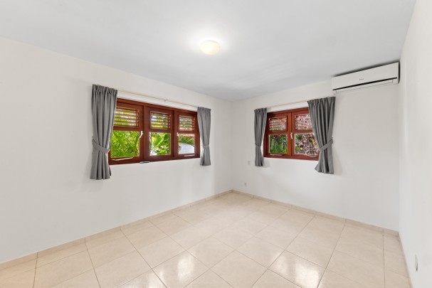 Blue Bay BL-19 – Spacious Villa on Golf Course