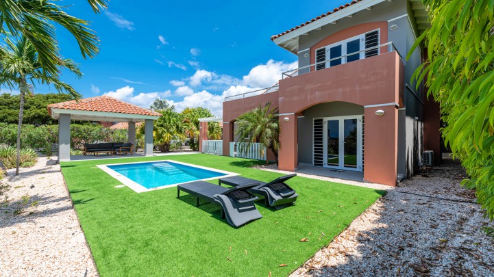 Blue Bay Villa with Pool and Spacious Garden