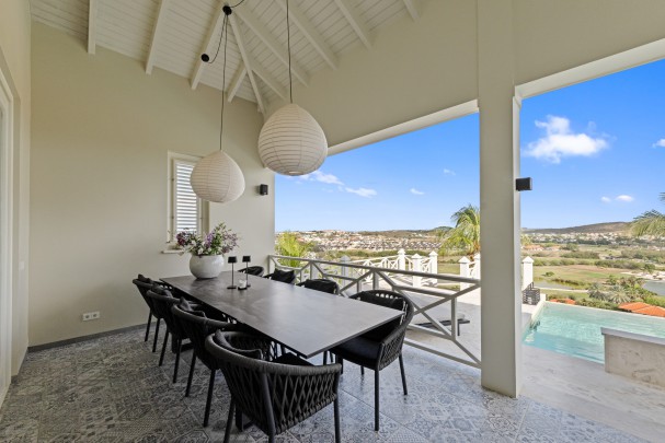 Blue Bay – Exclusive villa met adembenemend uitzicht  