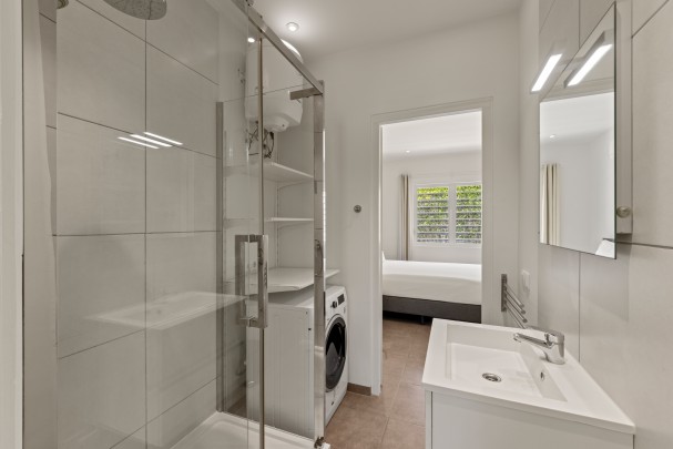 Blue Bay BB 39 – Ruime villa met zwembad en zeezicht