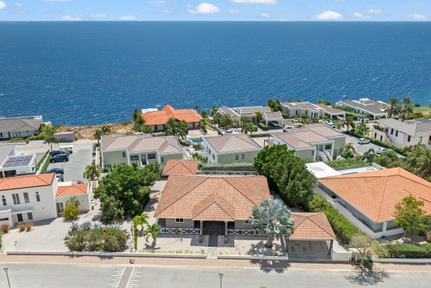 Blue Bay BB-39 – Spacious Villa with Pool and Sea View