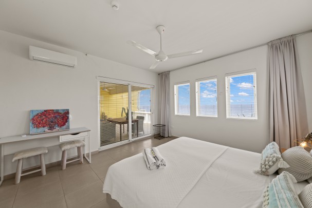Blue Bay - Spectacular Oceanfront Penthouse