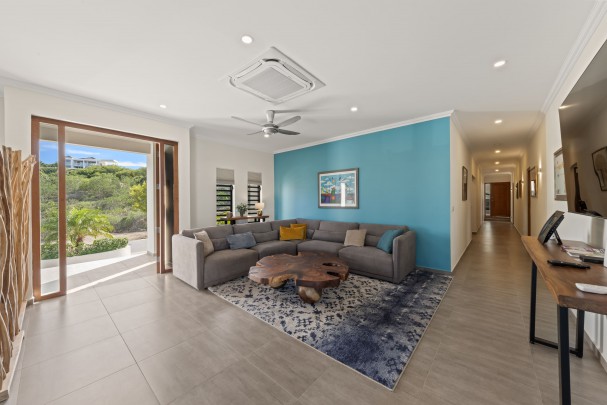 Blue Bay - Modern newly built family home for rent on resort with pool