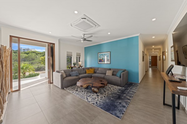 Blue Bay - Moderne nieuwbouw villa te huur op resort met zwembad