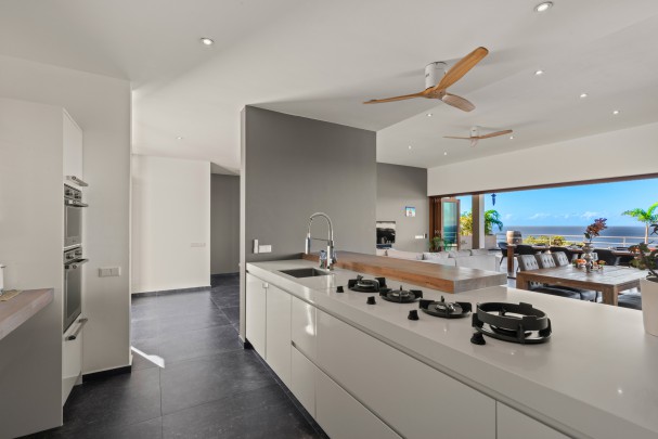 Cas Abao – Moderne 5-Slaapkamer Villa met Zeezicht