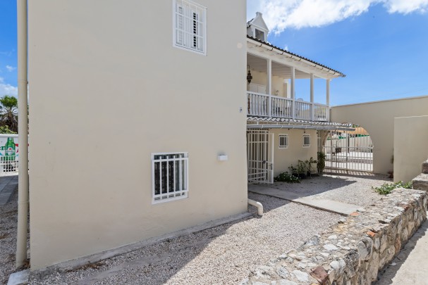 Otrobanda - Multifunctional commercial space in monumental building