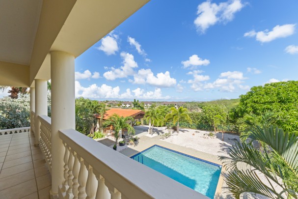 Blue Bay &ndash; Grote villa met twee ruime appartementen