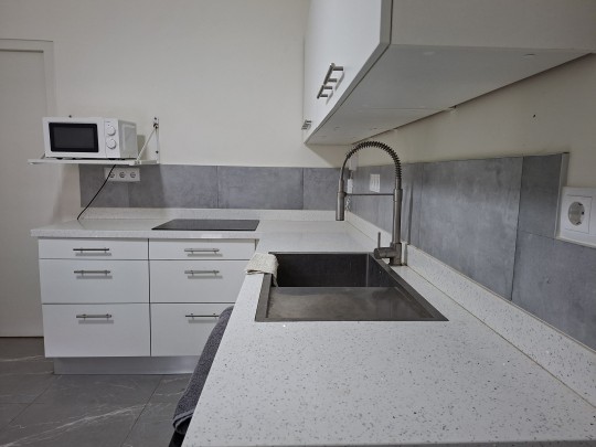 Cas Coraweg 131 &ndash; Multifunctional Property in a Central Location