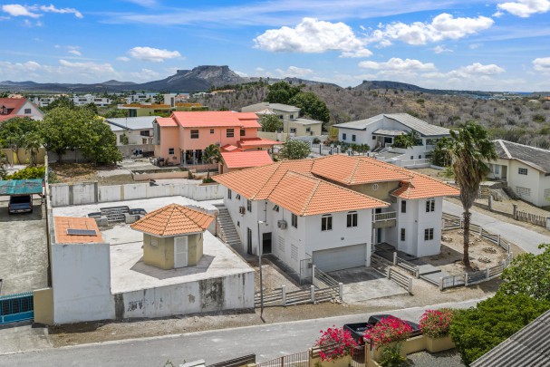 Cas Grandi &ndash; Spacious fixer-upper with apartment in a quiet location