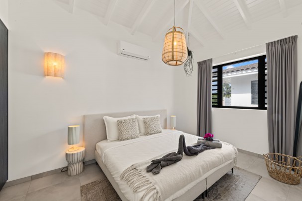 The Bank &ndash; Furnished 2-Bedroom Upper-Level Apartment