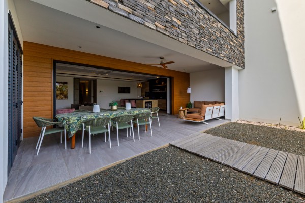 The Shore – Luxury Furnished Apartment with Direct Beach Access