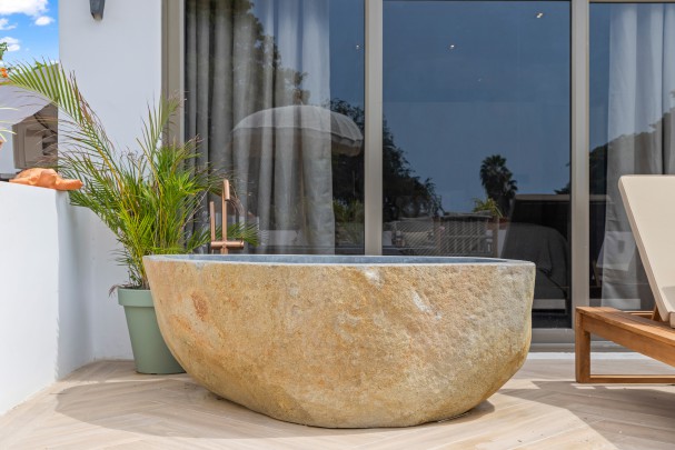 Blue Bay &ndash; Fraai gerenoveerde villa met zwembad aan golfbaan  