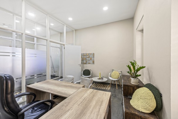 Stylish 10-Office Business Center in Historic Otrobanda