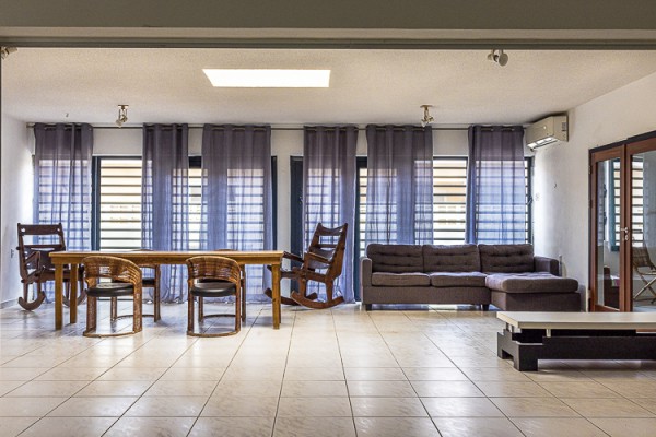 Spacious 3-bedroom villa with separate apartment