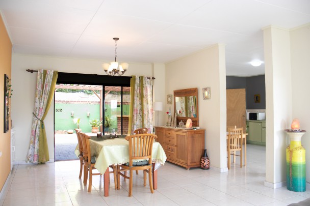 Charmant 3-Slaapkamer Huis met Tuin & Gastenappartement – Cerito