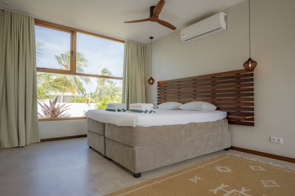 Vista Royal - Luxury villa with pool, jacuzzi & views at Jan Thiel