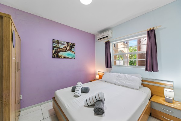 Hanenberg – Tropical vacation home with pool and private bar