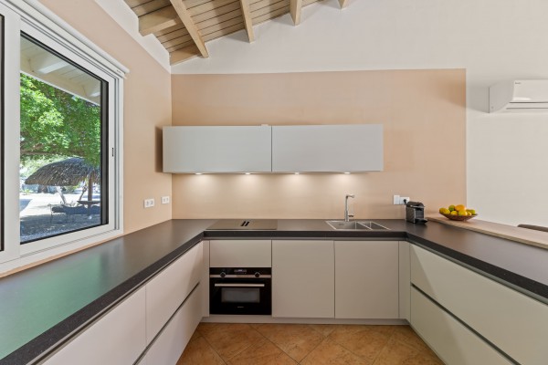 Spacious furnished 2-bedroom bungalow in Blue Bay 