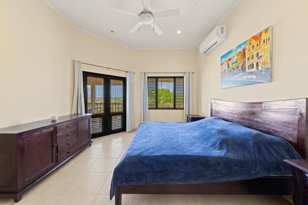 Blue Bay – Grote villa met twee ruime appartementen