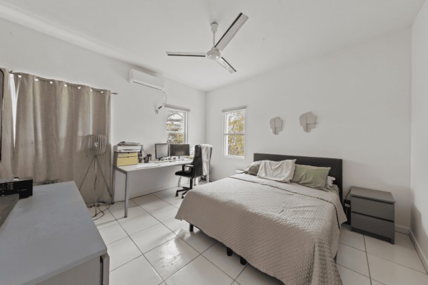 Spacious home with ocean view in central location near Mambo Beach