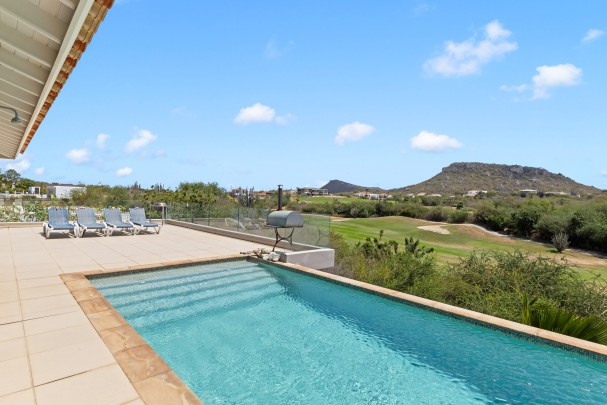 Blue Bay BO 4 &ndash; Elegant villa with unique views over the golf course