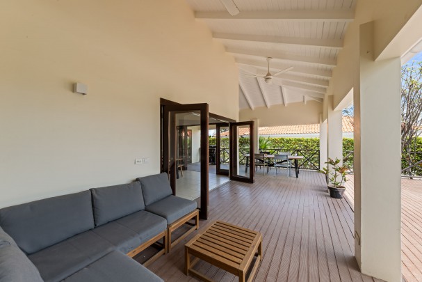 Blue Bay L-section &ndash; three-bedroom villa with a lovely outdoor space