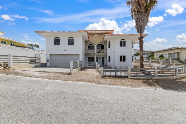 Cas Grandi – Ruime opknapwoning met appartement op rustige locatie