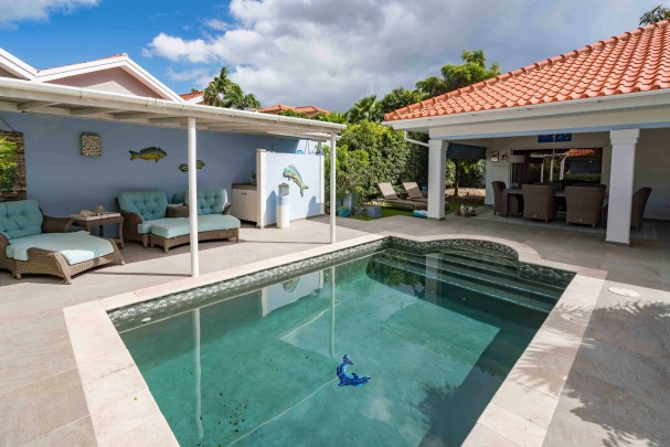 BlueBay O-35 &ndash; Ruim en sfeervol huis met appartement en zwembad