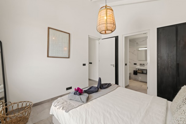 The Bank &ndash; Furnished 2-Bedroom Upper-Level Apartment