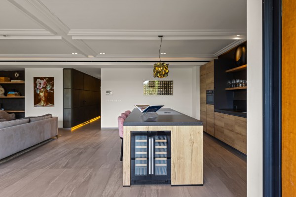 The Shore – Luxury Furnished Apartment with Direct Beach Access