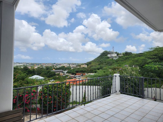 Salinja - Spacious house with beautiful view centrally located